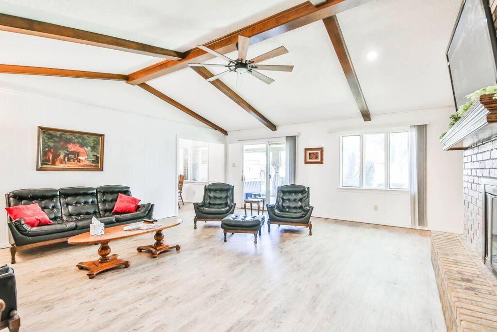 Hot Tub, Privacy, Sleeps 11 & Tons Of Space! ラボック エクステリア 写真
