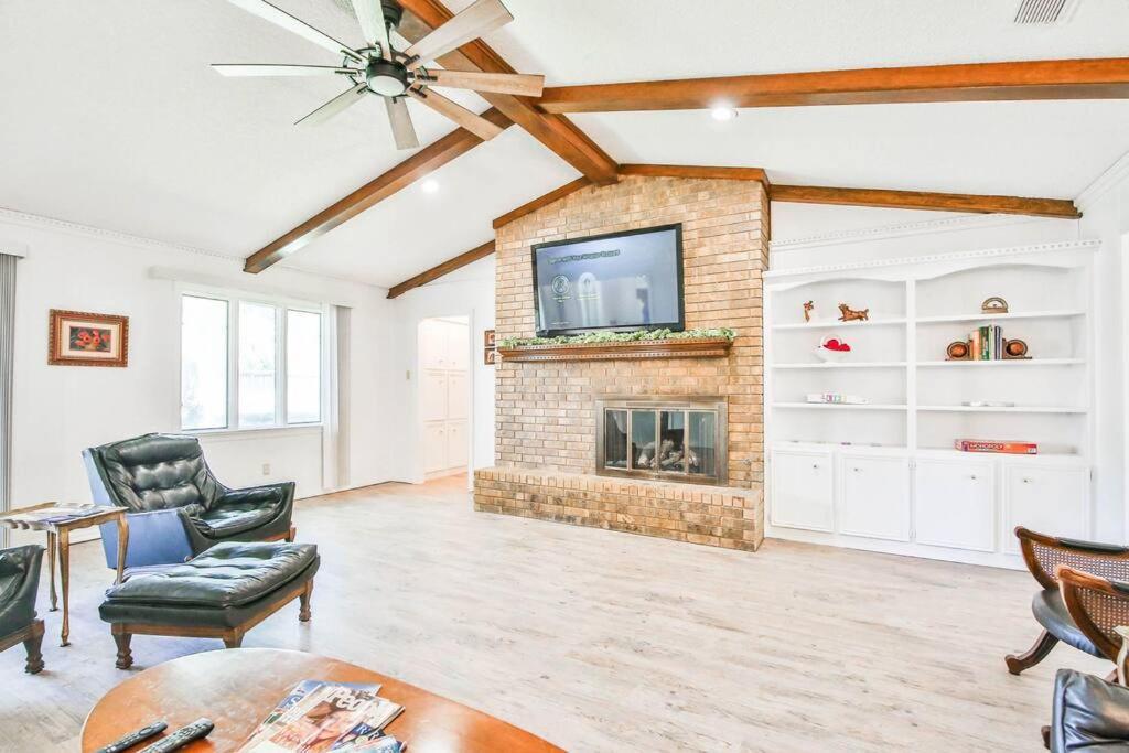 Hot Tub, Privacy, Sleeps 11 & Tons Of Space! ラボック エクステリア 写真